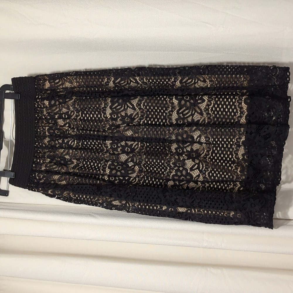 Metrowear Lace skirt